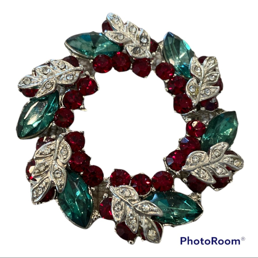 Christmas Wreath Pin